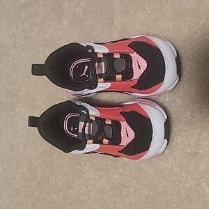 Pink,black,and white 7c pumas